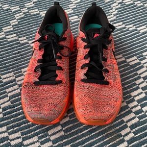 WMNS Nike Flyknit Max